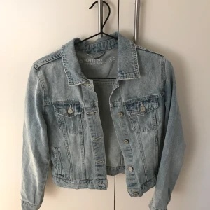  - Jeans jacka från Cubus. Använd en gång. 