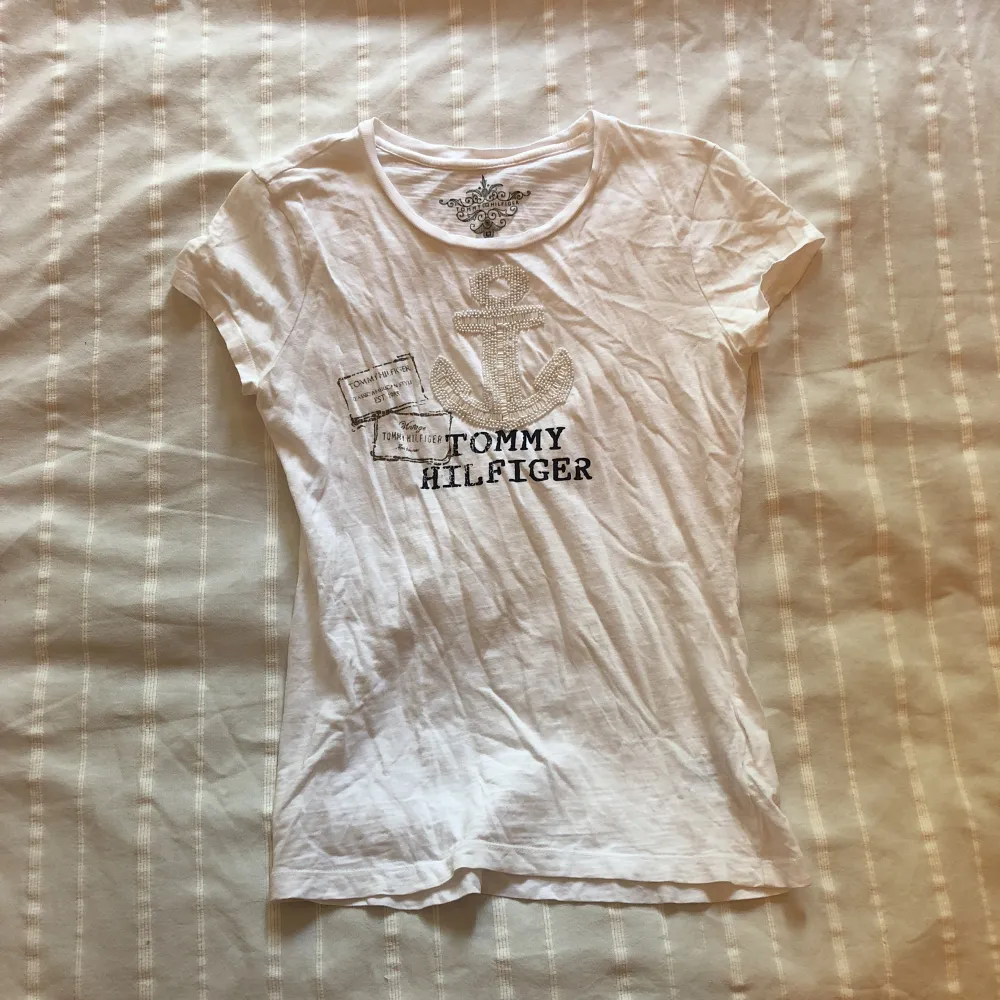Tommy Hilfiger.. T-shirts.