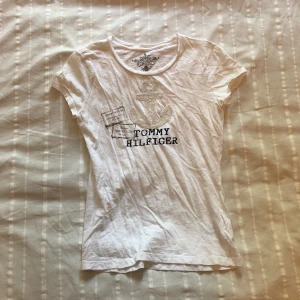  - Tommy Hilfiger.