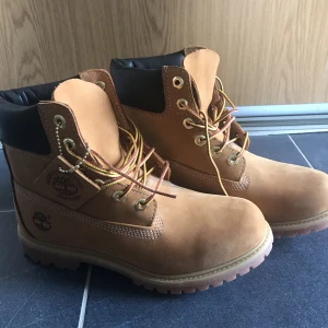  - Helt oanvända Timberlands, super fint skick. Betalar via swish, frakt ingår. 
