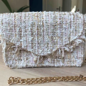  - Oanvänd väska från Nelly