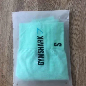  - Helt oanvända gymshark träningsbyxor. ALDRIG använda. Säljer dem för att det är för små och kunde inte räcka till att returnera dem. Dem bara väntar på att komma till användning