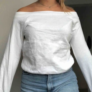  - Fin basic off shoulder tröja från Gina tricot. Använder sällan.