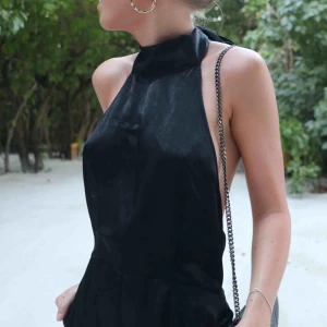  - Jumpsuit, endast använd på denna bild. Frakt 50kr som brev eller 63kr som spårbart :) 