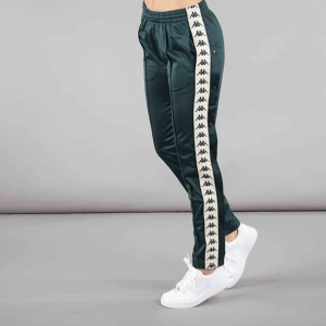  - KAPPA byxor, Liten i storlek så passar en M om man vill att de ska sitta som ”loose fit” samtidigt som de är tighta i rumpan, endast testade. Pris kan diskuteras vid snabbt köp - 350kr. Köpare står för frakt som är 54kr extra