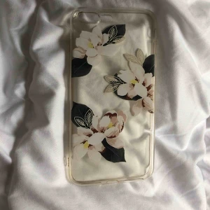  - Skal som passar iPhone 7/8 plus i fint skick som knappt är använd!  