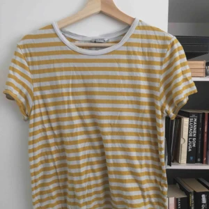  - T-shirt från Monki! 