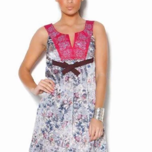  - Burn baby burn 100% silkes klänning från Odd Molly i storlek 1 och en tshirt även den i storlek 1.  Jag står för frakt om det ska skickas. 