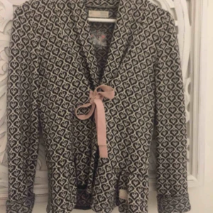  - Inte använd mer än 2 ggr! Super fint skick och inget slitage alls! Tuvärr lite stor på mig trots att det är S