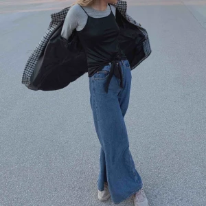 Kappa  - Sjuuuukt snygg kappa!! Går att knäppa. 💞💞  storlek:38 men jag som brukar ha 34 kan även ha den.