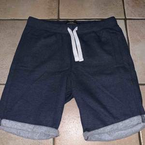 Super schyssta blåa shorts från Hampton Republic i storlek S. Säljs pga passar inte längre. Kan mötas upp i Stockholm annars står köpare för frakt! 