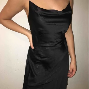  - En skitsnygg klänning från BikBok! Hör av er vid intresse😍😍😍😍