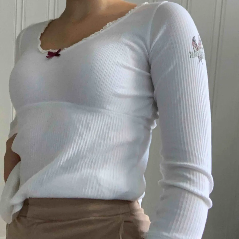 Långärmad tröja från Odd Molly, nästan aldrig använd, storlek 0, alltså XS. Köparen står för frakten :) kontakta mig vid övriga frågor!. Blusar.