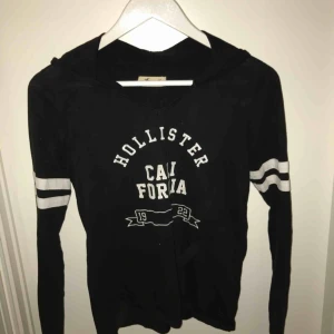  - Svart Hollister tröja 