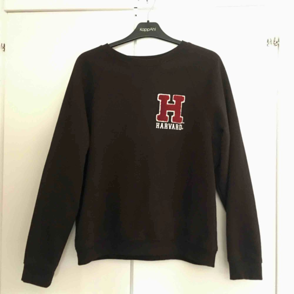 Supermysig svart oversized college-tröja (Harvard) från H&M!. Huvtröjor & Träningströjor.