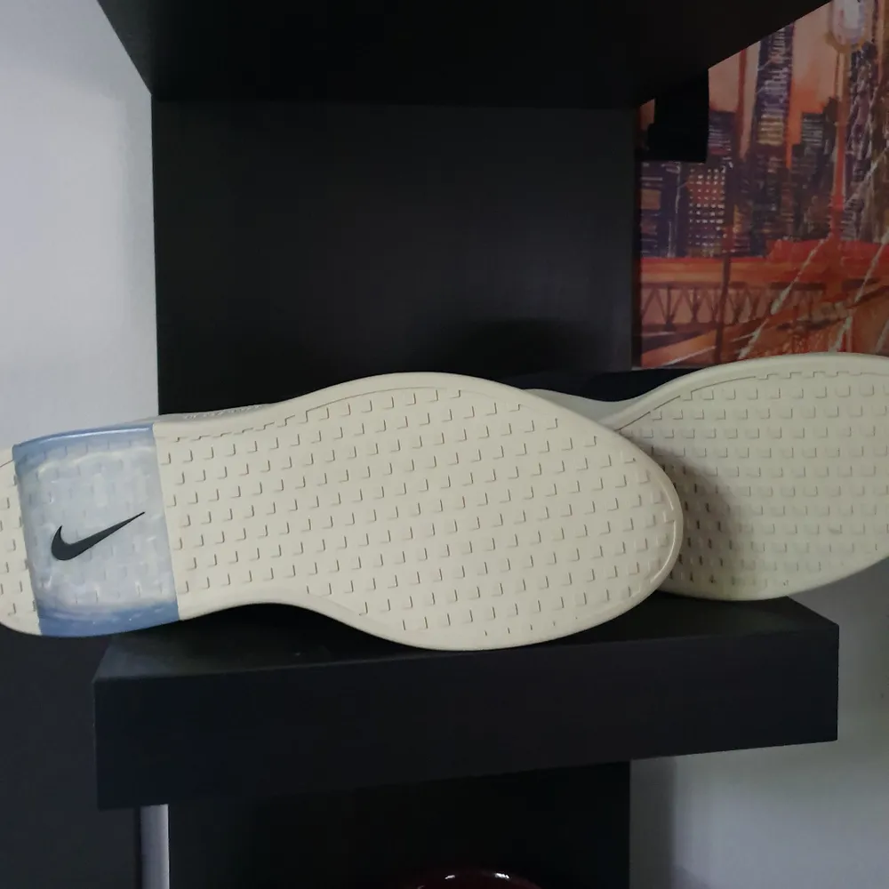 Nike fear of god moccasin svart. Aldrig använda. Kvitto finns Säljes pga fel storlek Orginal pris 1799. Skor.