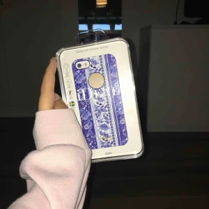  - Ett ideal of sweden skal för iPhone 5/5s/SE det är helt oanvänt och nypriset är 299kr 