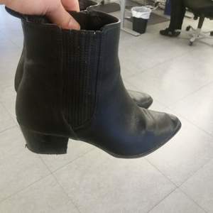 svarta boots , nypris 399 från HM ! fint skick 
