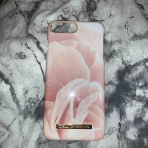  - Ett skal från Ideal Of Sweden. Therese Lindgrens kollektion. Lite nött då jag använt det mycket. Annars i bra skick