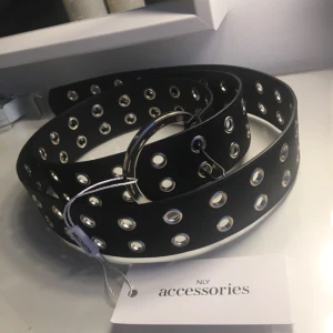  - Bälte från Nelly , Superfin men inte min stil Har swish!