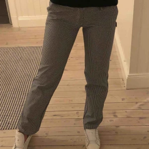  - Skitsnygga kostymbyxor i storlek XS! ALDRIG ANVÄNDA 😍 Något korta för mig som är 175 cm