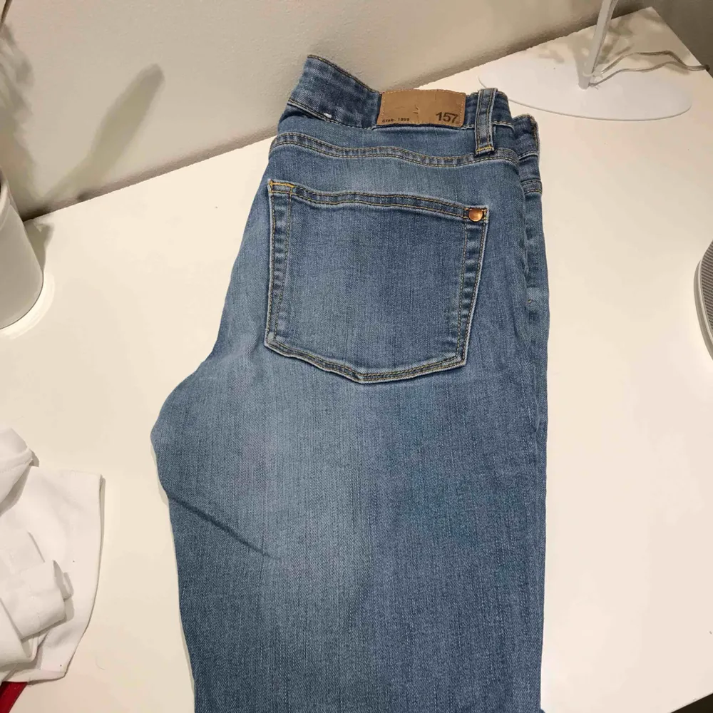 Säljer dom här jeansen från lager 157 då dom inte kommer till användning och är för små. Det är storlek S men skulle säga att det är mer mellan xs-s. Kan mötas upp i Norrtälje. Frakt tillkommer.💖. Jeans & Byxor.