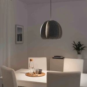  - Grå taklampa från Ikea i modellen ”Vintergata”.