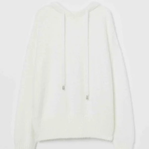  - Vit huvtröja från H&M köpte förra veckan,använd endast en gång så den är i perfekt som ny  Nypris 300kr