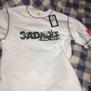  - Säljer en limited sadboys one wish tshirt då den är var för liten för mig, bara provad och tagen sitter kvar. Storlek M. Köparen står för frakt om den ska skickas!