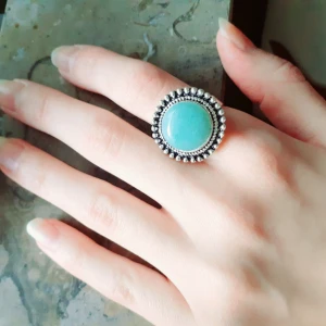 - Ring i vintagestil med turkos sten💙Material:assorted natural stone,vintage silver plated,alloy. Märke: 5starjewelry. 