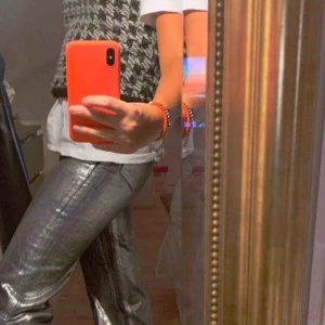  - Säljer dessa två mobilskal från holdit pga att jag helt enkelt inte har användning för dem! Inköpta för ca en månad sen, helt oanvända endast provade. Orginalpris 150, säljer båda för 200 eller 100 var för sig! Kan mötas upp eller frakta😊💕💓