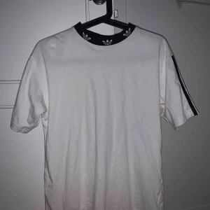  - knappt använd adidaströja i bra skick, köpt i portugal