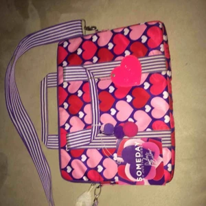  - (Intresse koll) Ett helt oanvänd laptop fodral av Justin Bieber’s Someday parfym kollektion som kom ut år 2011. Priset kan diskuteras.