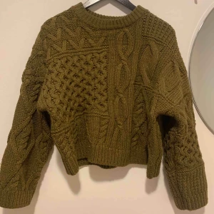  - Stickad tröja använt 1 gång fint skick, möts upp i Västerås eller Stockholm 