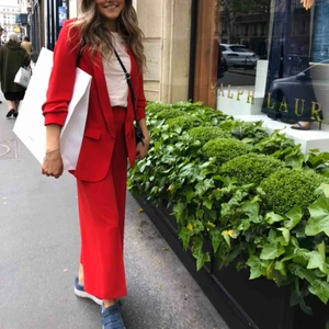  - Oversized kavaj från Zara med uppvikt ärm. Använder inte längre men helt fantastisk passform. Snygg att ha över hoodie tex