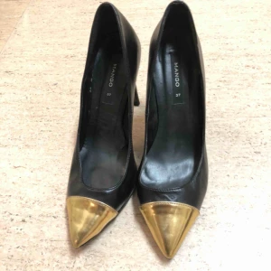  -  🌟 Superfina stilettklackar från Mango, i storlek 37  Kan mötas upp i Helsingborg eller skickas mot en fraktkostnad 📮  