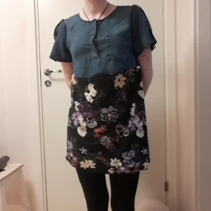  - Återbruk, nytt plagg sytt av 2 gamla. Något liten i storleken.  Frakt ingår i priset.