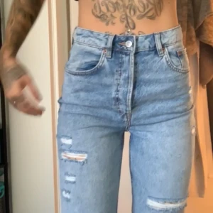  - Helt nya jeans från HM nypris 399  Lapp kvar 