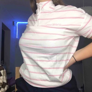  - bekväm, är väldigt tjock och varm inne. Har använt en gång förut, frakt står på den som köper :)