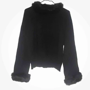  - Fluffig tröja med pälsimitation. Köpt på secondhandbutik i London. 