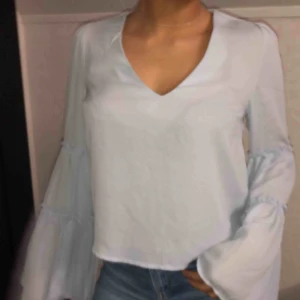  - Jättefin oanvänd blus. 