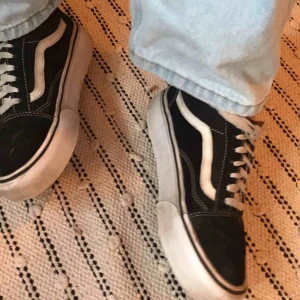  - Säljer mina vans köpta för 850kr! De har hög sula (platform) och är i super skick. Jag kan mötas i stockholm eller frakta!🖤🤍