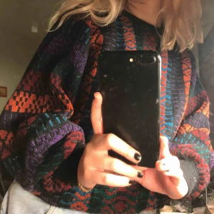  - Jättesnygg unik, mönstrad stickad tröja. Perfekt till årstiden! 💖💖💖 frakt 60 kronor. 