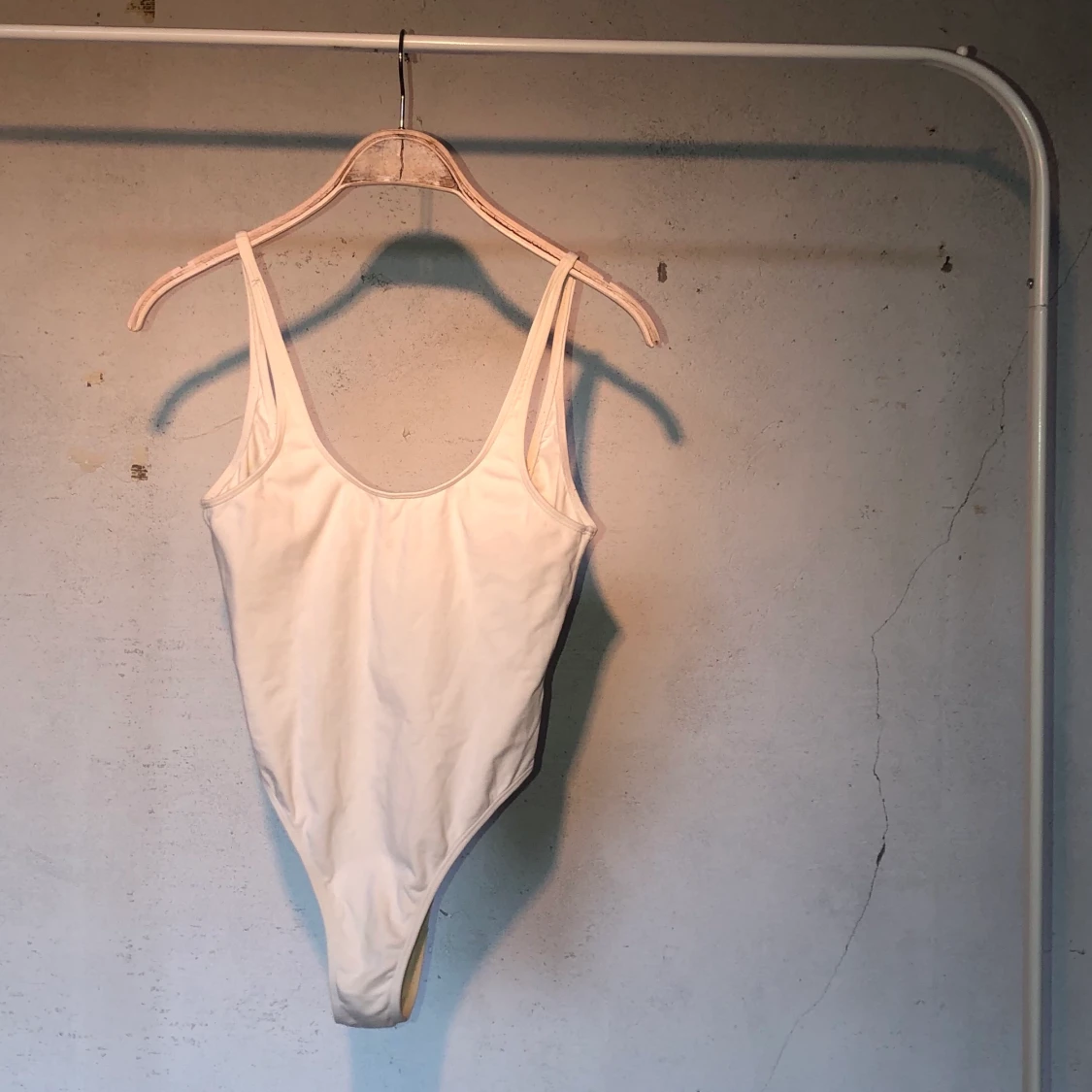 Body med låg rygg från bikbok - 90