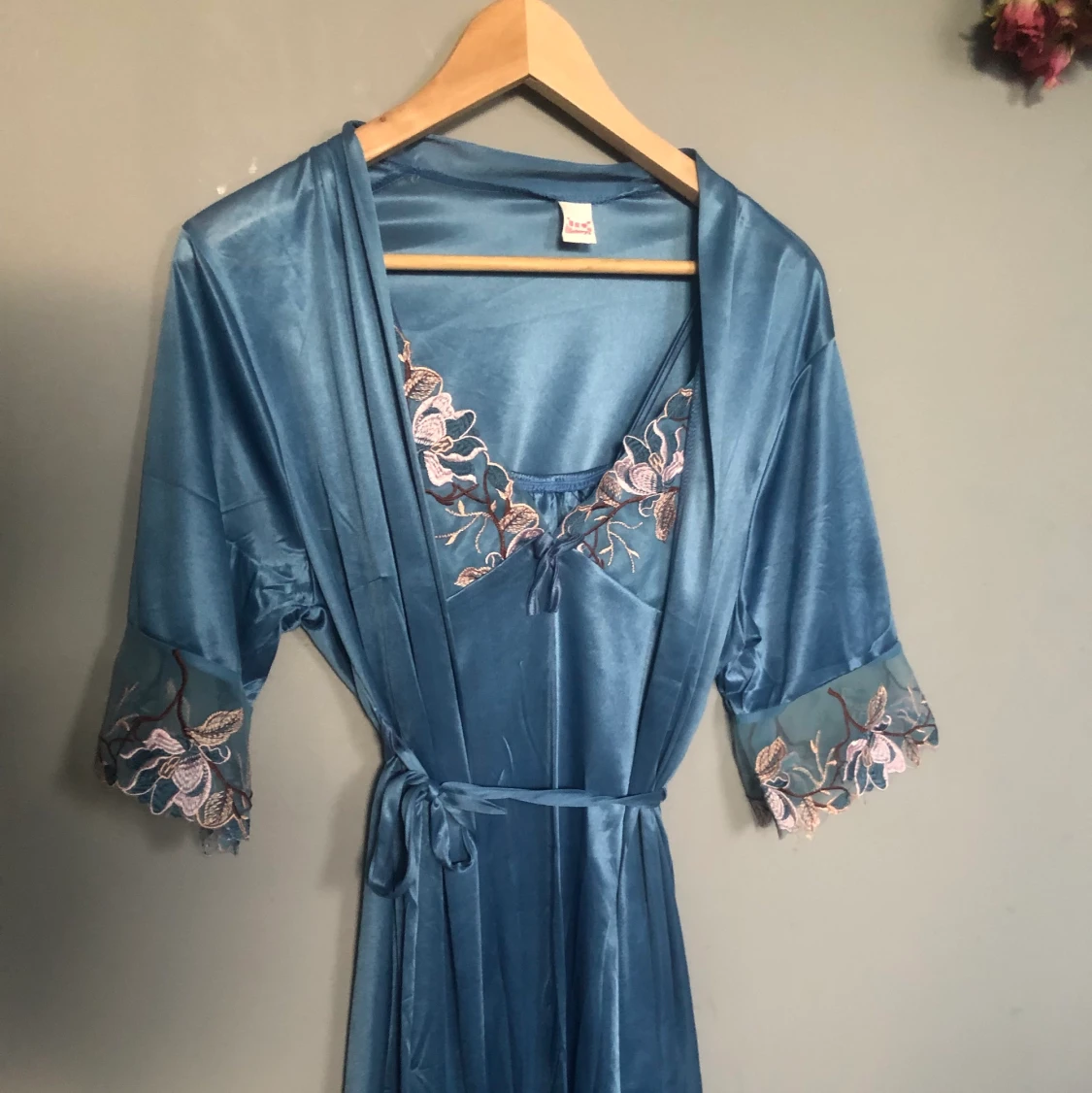 Helt oanvänt kimono och nattlinne set  - 90