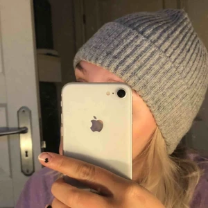  - Grå stickad mössa ifrån hm, frakt 22 kronor💗