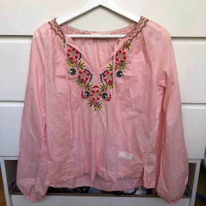  - Storlek 1 (1). Från Odd Molly. I jättefint skick. Skickas mot fraktkostnad på 44kr 