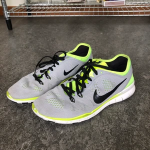 Nike springskor - Sparsamt använda 