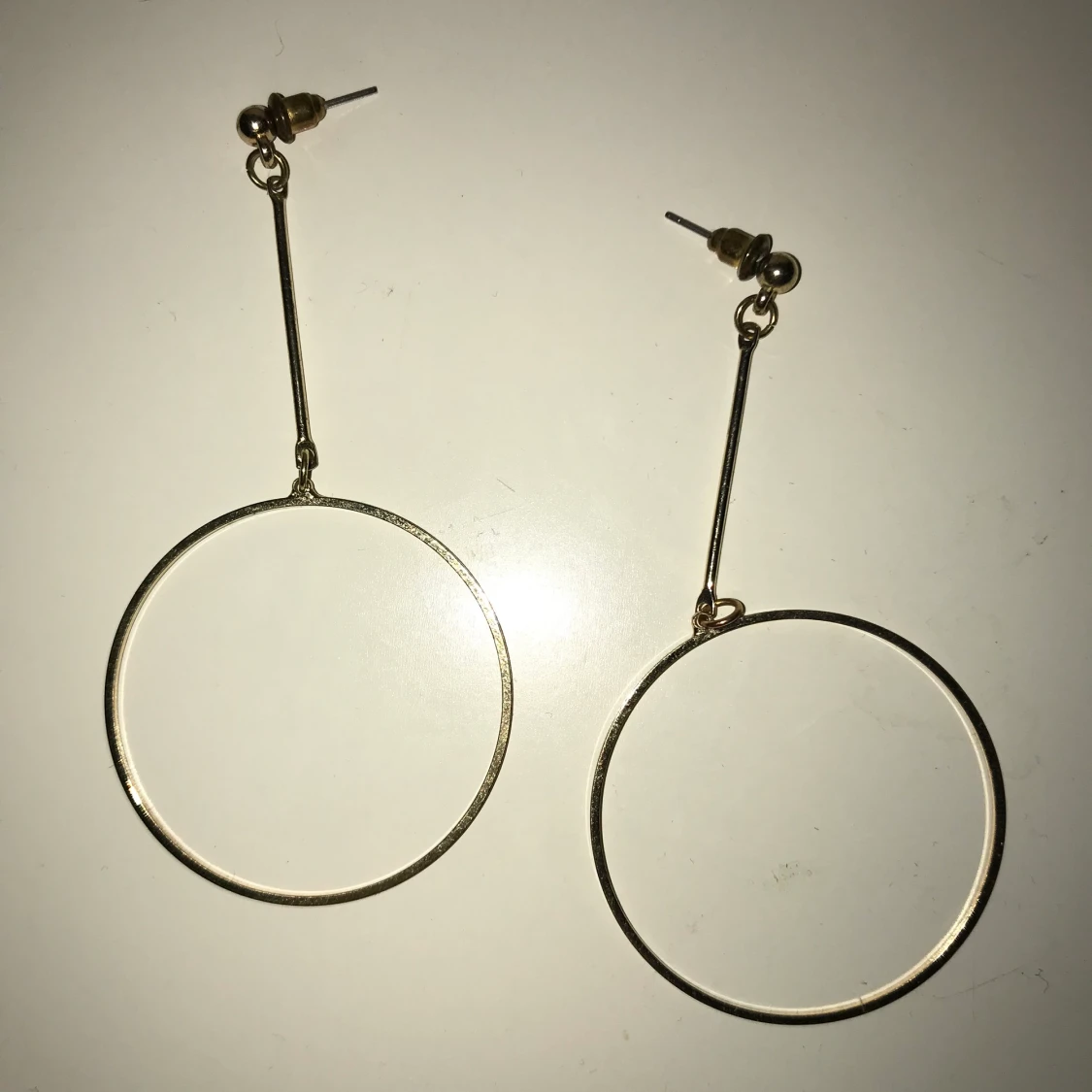 Guldfärgade örhängen