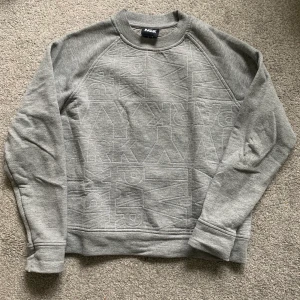Ivy Park sweatshirt - Tröja från beyonces märke Ivy Park. Bud från 60kr 